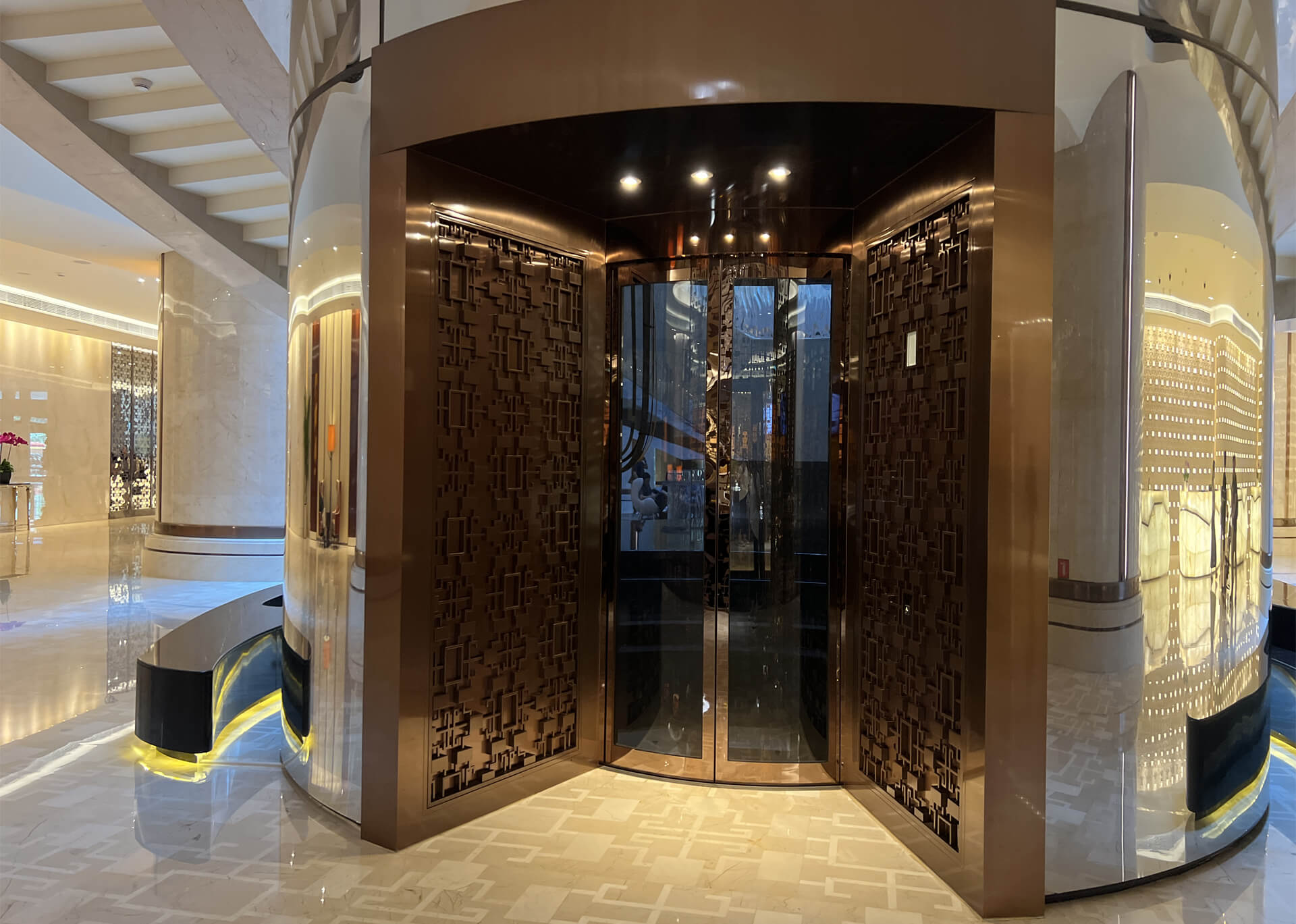 ELEVATOR DOOR